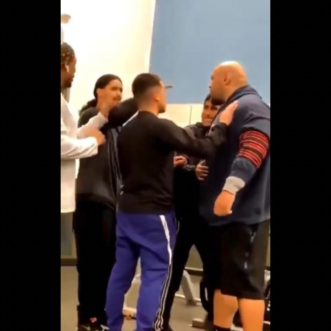 Man challenges bigger guy at gym but gets sat on helplessly