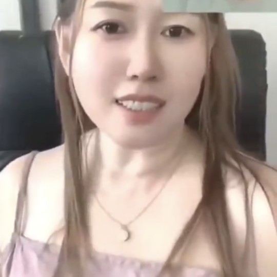 Livestreamer Exposed After Beauty Filter Fails Mid-Stream, Loses 140K Followers