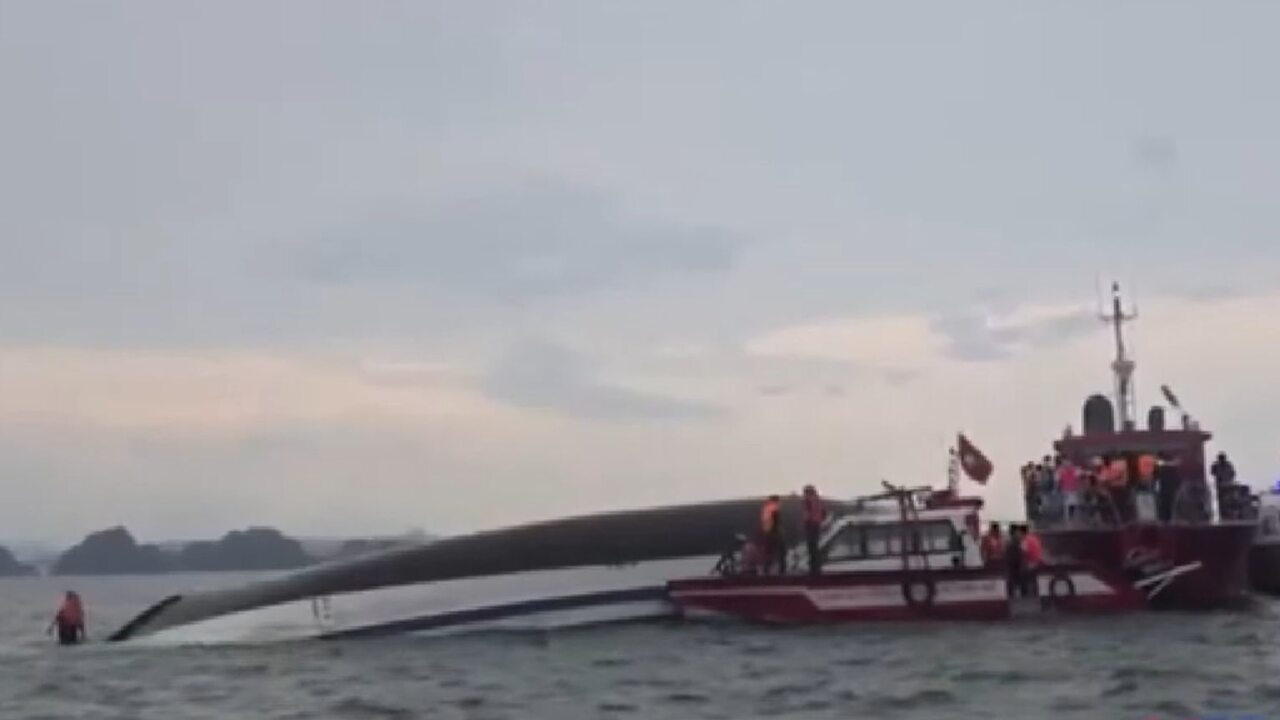 Tourist Boat Capsizes in Vietnam, Killing 34