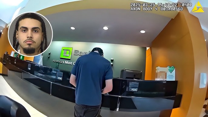 Banker Tricks Teen Scammer into Waiting For Police to Arrive